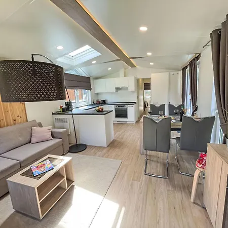 Tiny Haus Drei Burgen By Interhome بيت للعطل